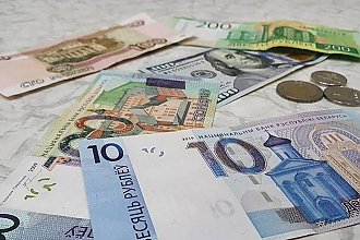 Физлица в Беларуси в январе-ноябре продали на $135,9 млн валюты больше, чем купили