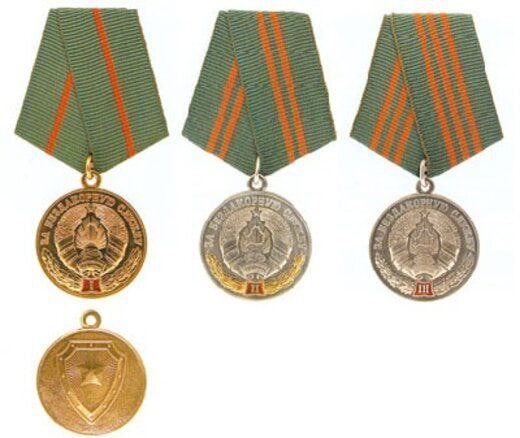 Отмечены лучшие. Медалью «За безупречную службу» награждены Демьян Ящук и Дмитрий Бахарь