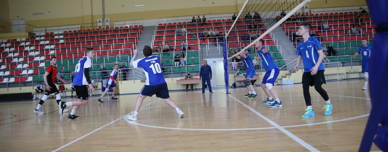 Новогрудские волейболисты продолжают борьбу за выход в финал чемпионата Гродненской области по волейболу 