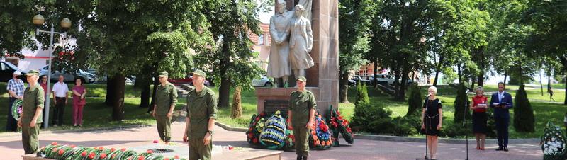 Новогрудчина вспоминает события 22 июня 1941 года. Митинг-реквием прошел у Могилы Неизвестного Солдата