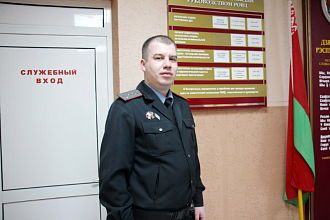 Правила поведения в местах массового скопления людей напомнил участковый инспектор Новогрудского РОВД ​