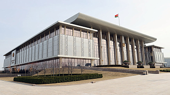 Александр Лукашенко присвоил депутатам и сенаторам государственные награды